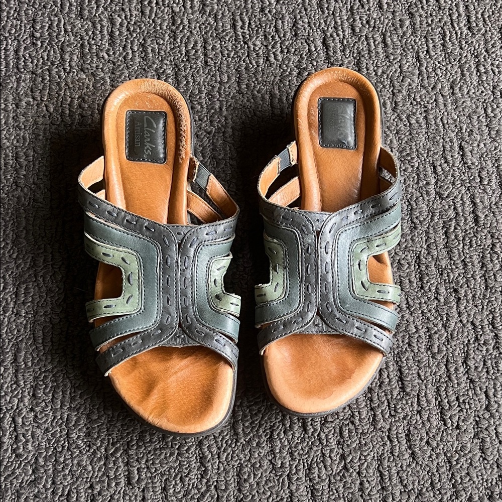 Clarks Women's size 9.5 N Green Sandals